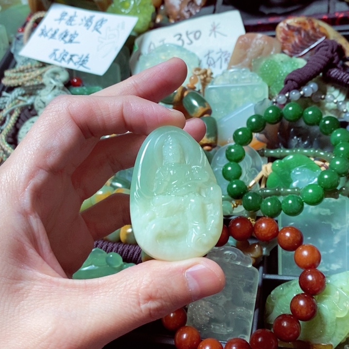 蛇纹石玉颈饰未镶嵌