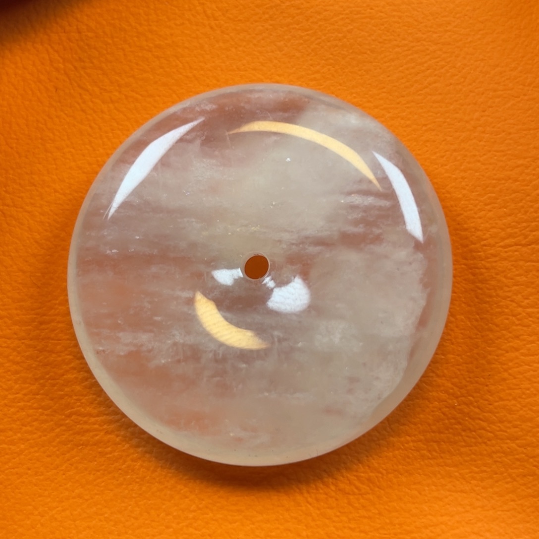 石英质玉未镶嵌颈饰平安扣