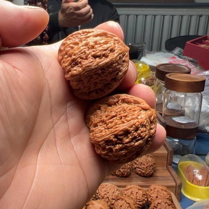 日***海把件文玩核桃莲花虎头