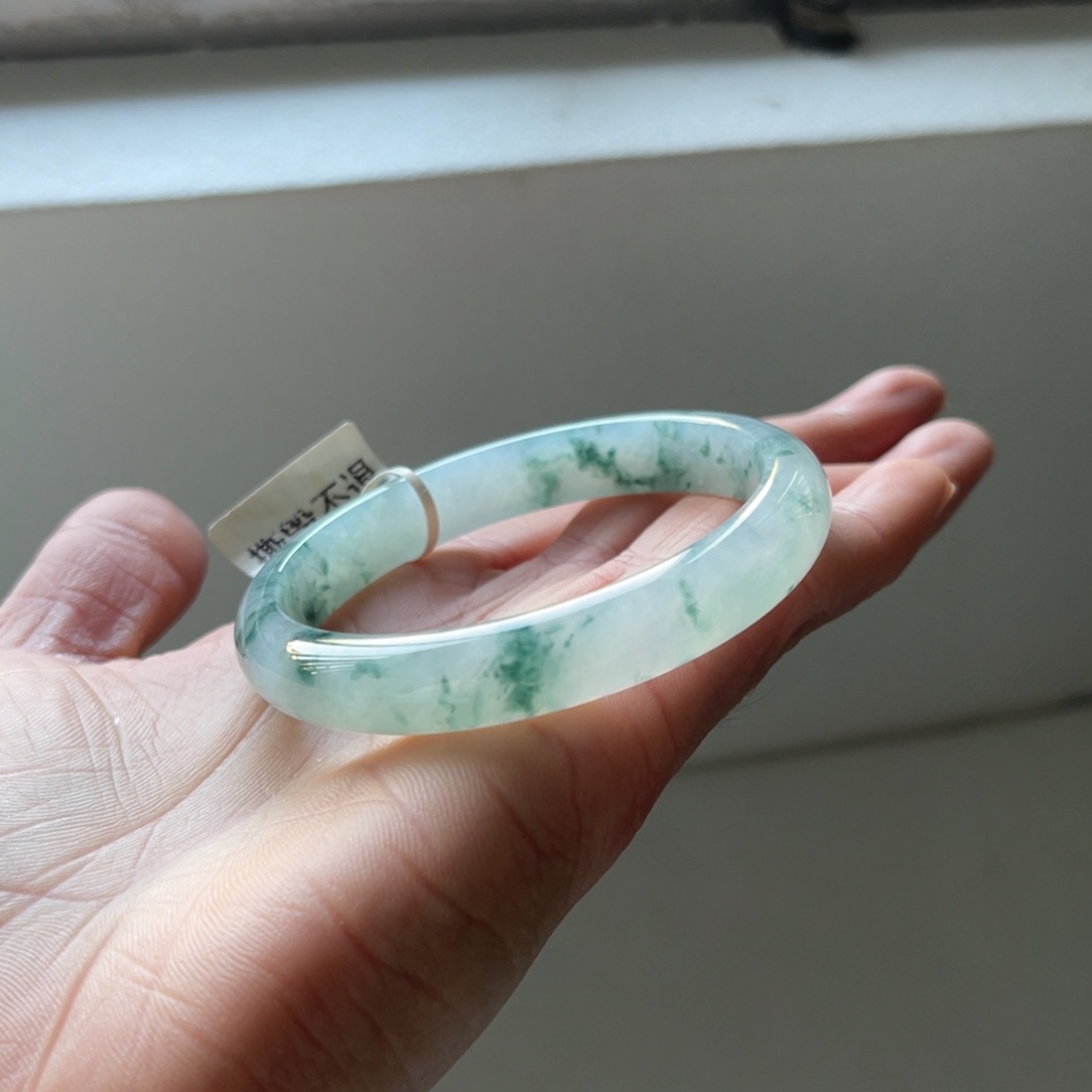 小***琼翡翠未镶嵌手镯55圈三天鉴赏期