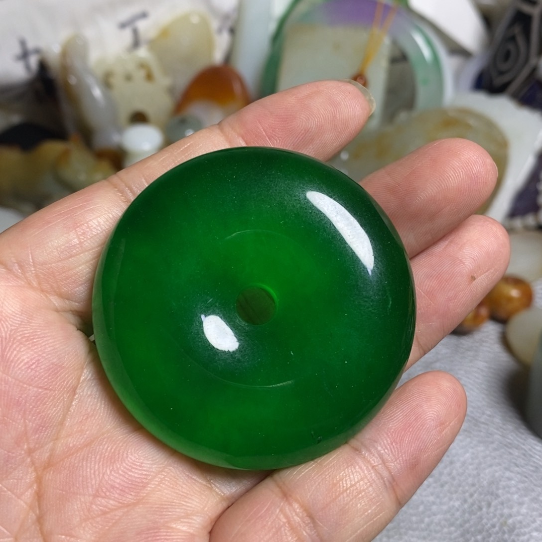 深***云和田玉（糖玉）未镶嵌颈饰