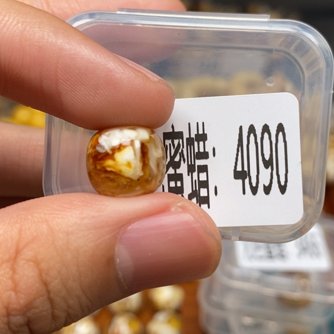 蜜蜡未镶嵌珠宝奇石4090