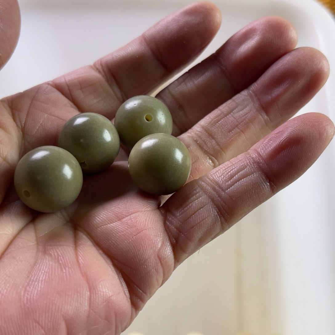 ****）吊坠白玉菩提四颗青提