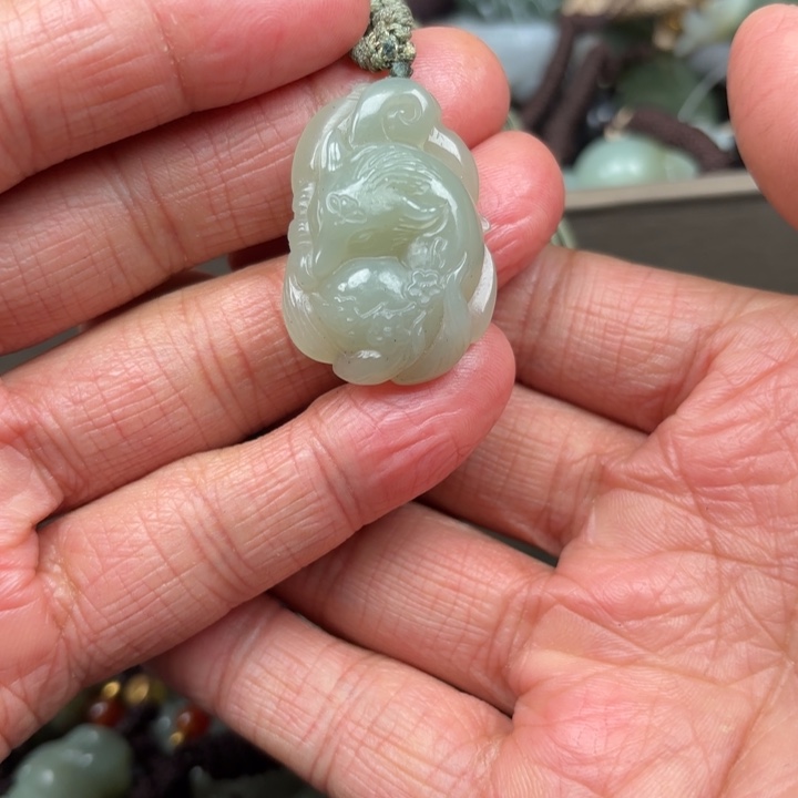 和田玉吊坠未镶嵌