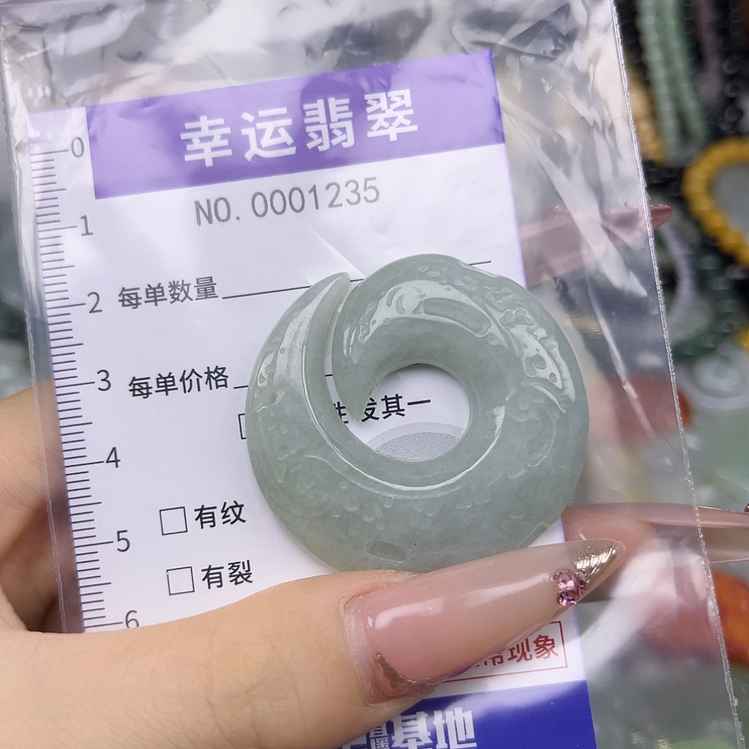 翡翠未镶嵌颈饰hhh