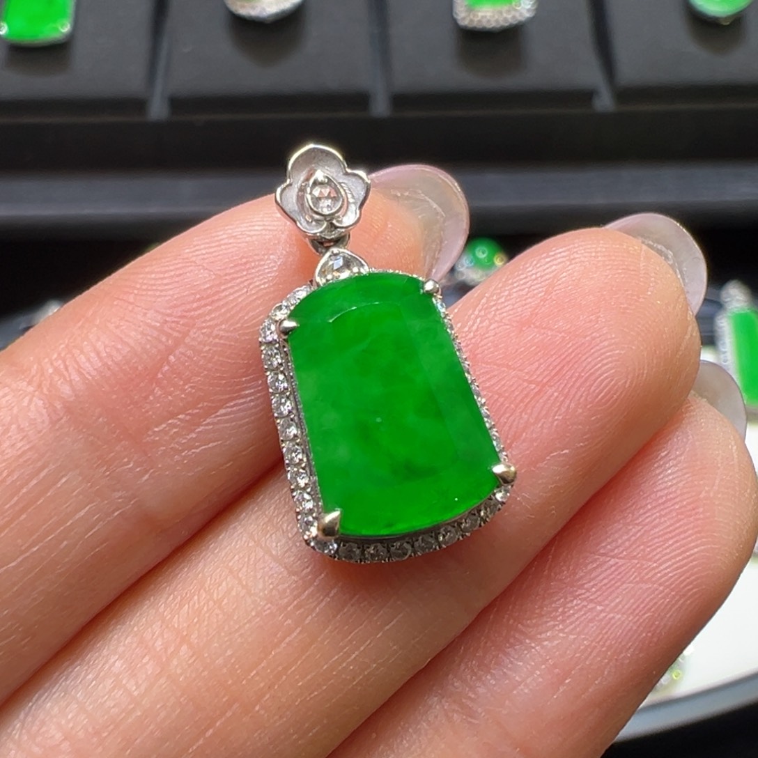 翡翠颈饰18K金镶嵌收到货48小时鉴赏期