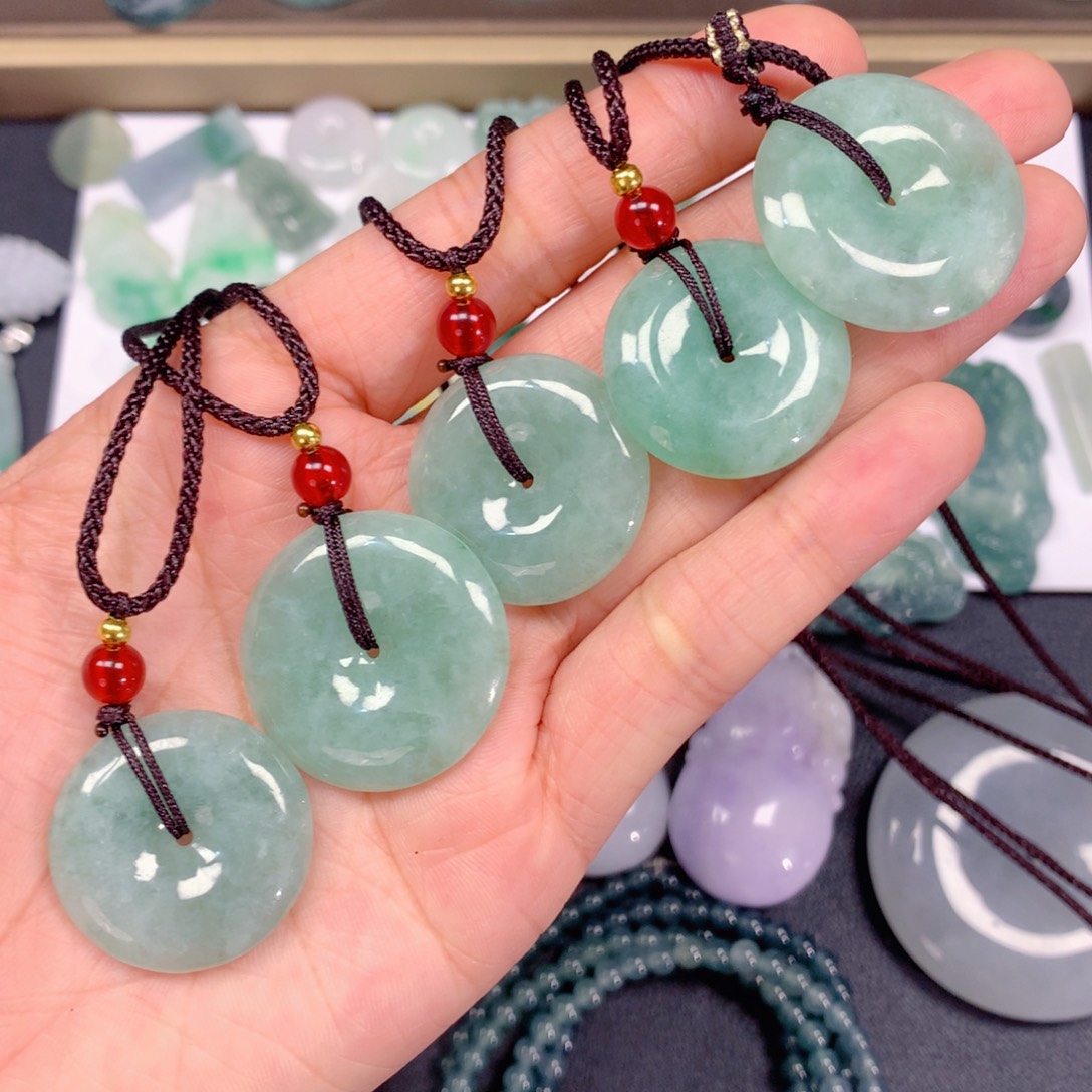 翡翠未镶嵌颈饰纯天然a货缅甸多样性发其一