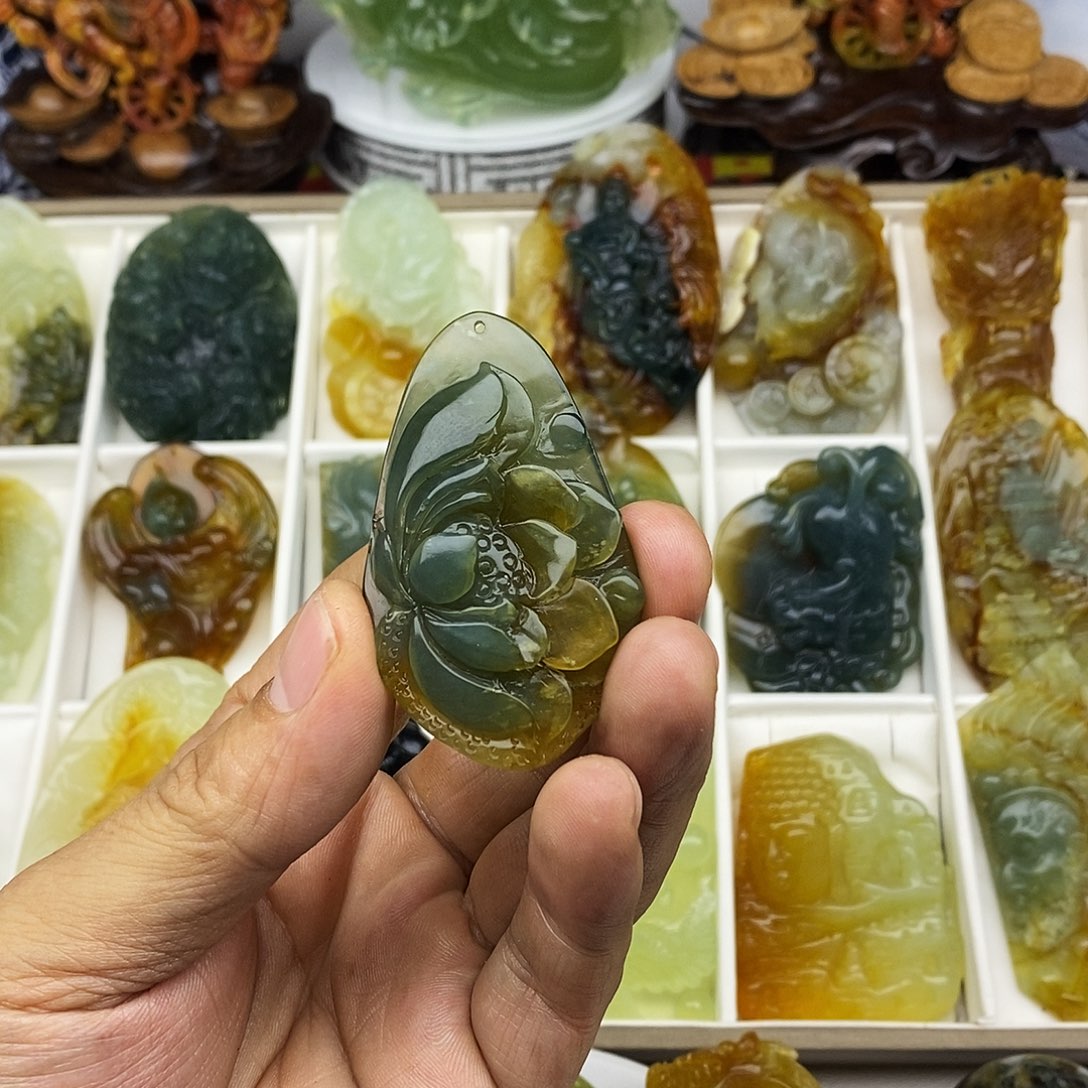 崔***爷蛇纹石玉未镶嵌岫玉挂件吊坠牌子