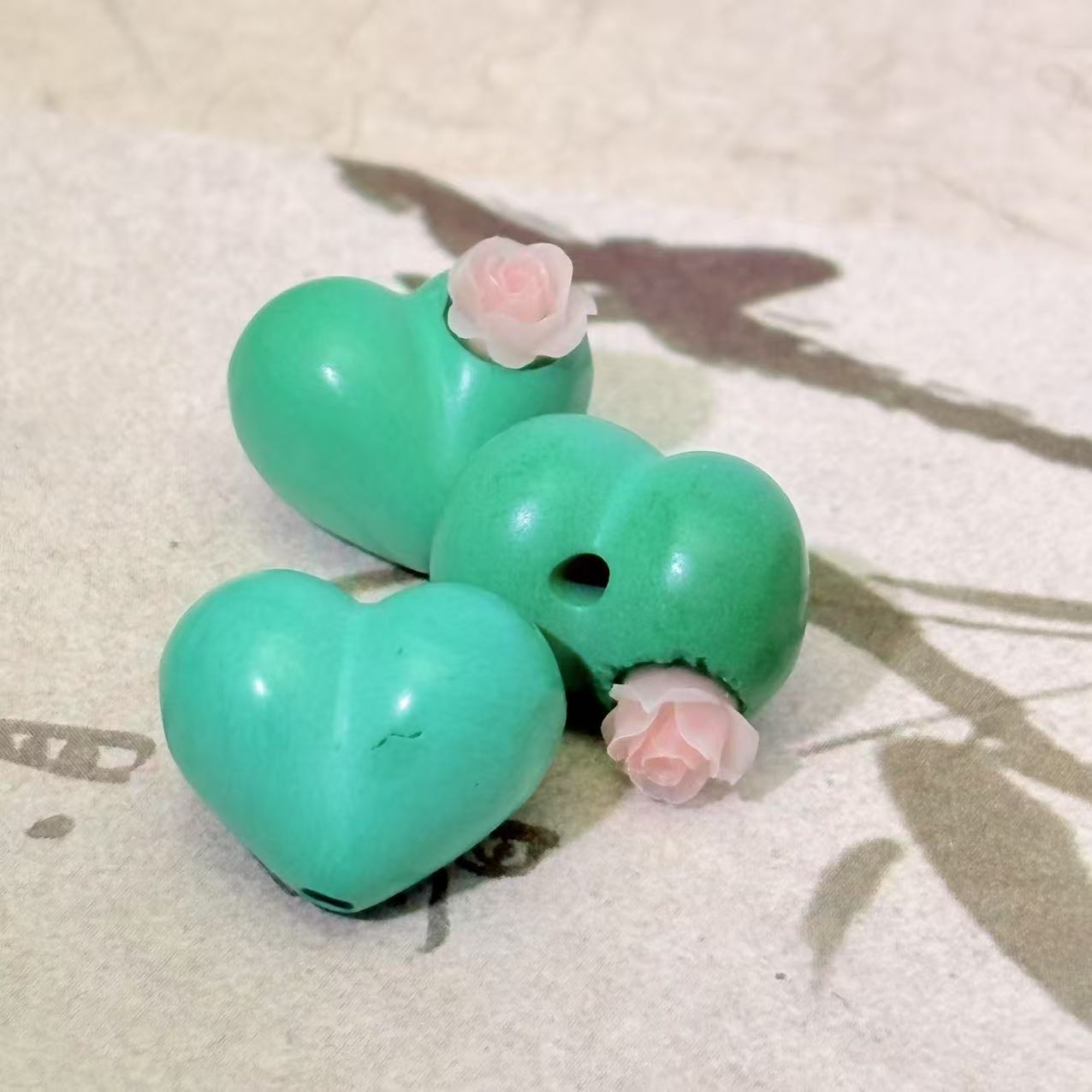 T1042  菱镁矿爱心配件 多样性发其一