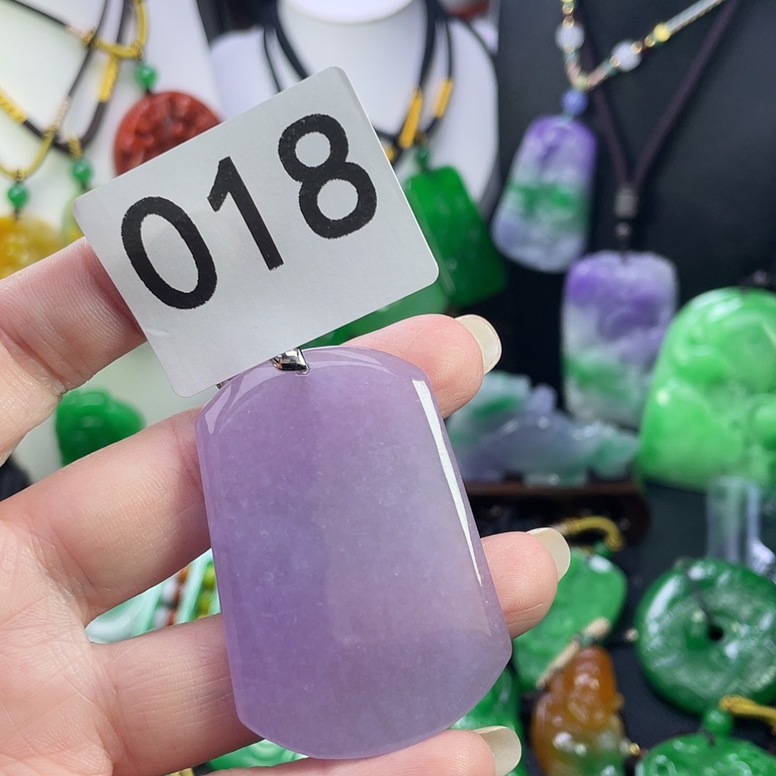 翡翠未镶嵌吊坠(赠链)