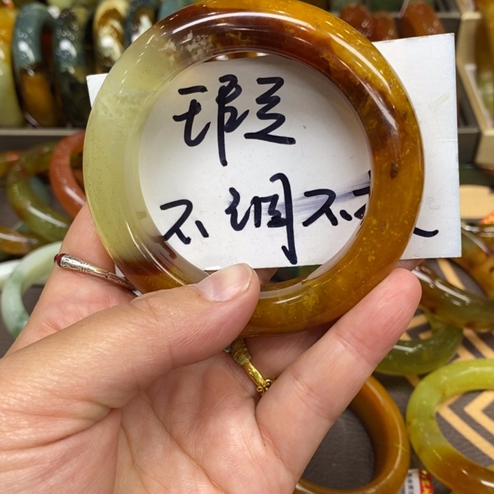 未镶嵌蛇纹石玉手镯