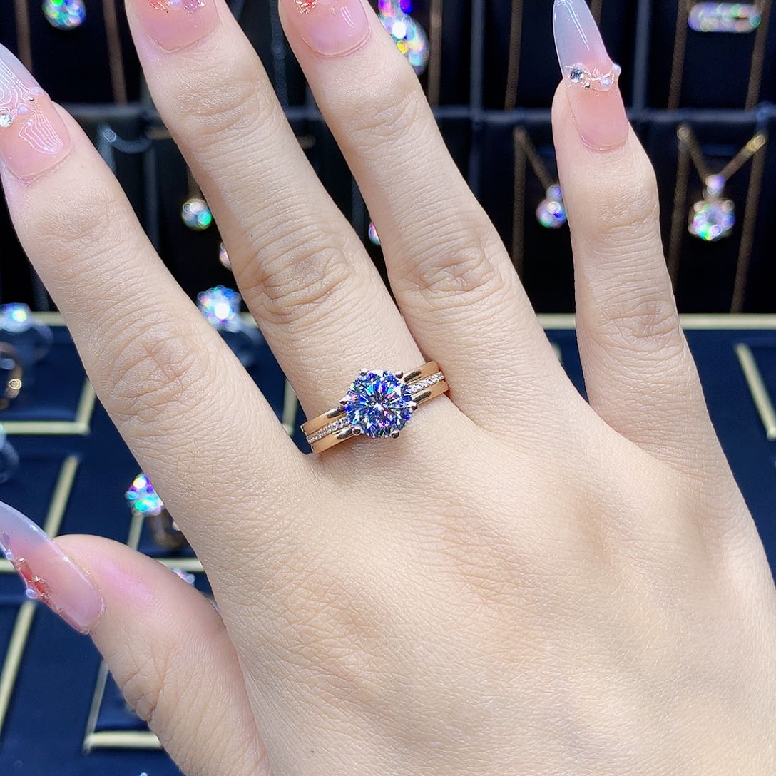 18K金镶嵌合成碳硅石（莫桑石）戒指/指环?***?