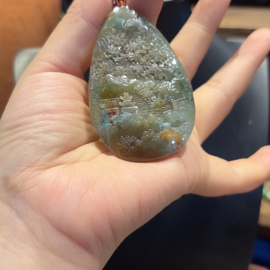 翡翠颈饰未镶嵌，