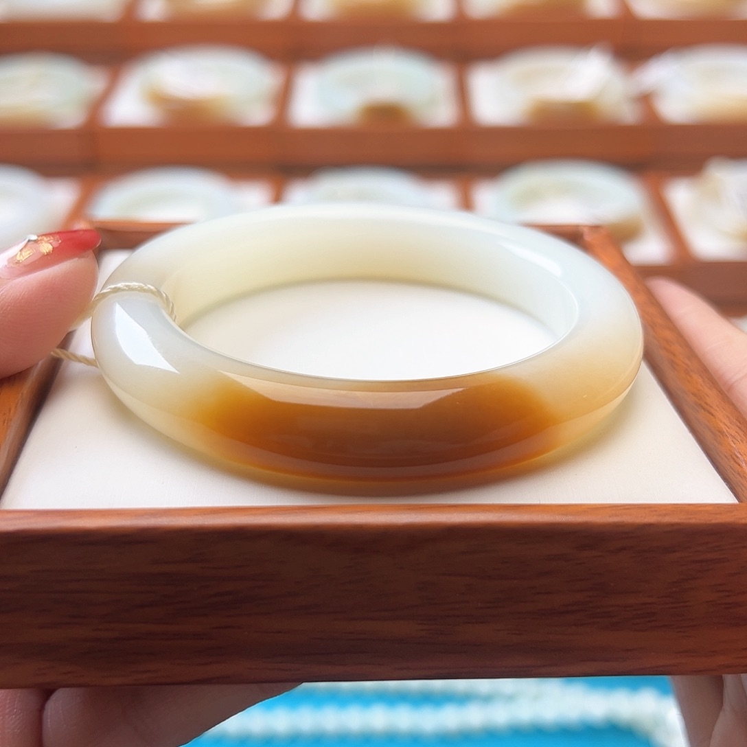 和田玉手镯未镶嵌59