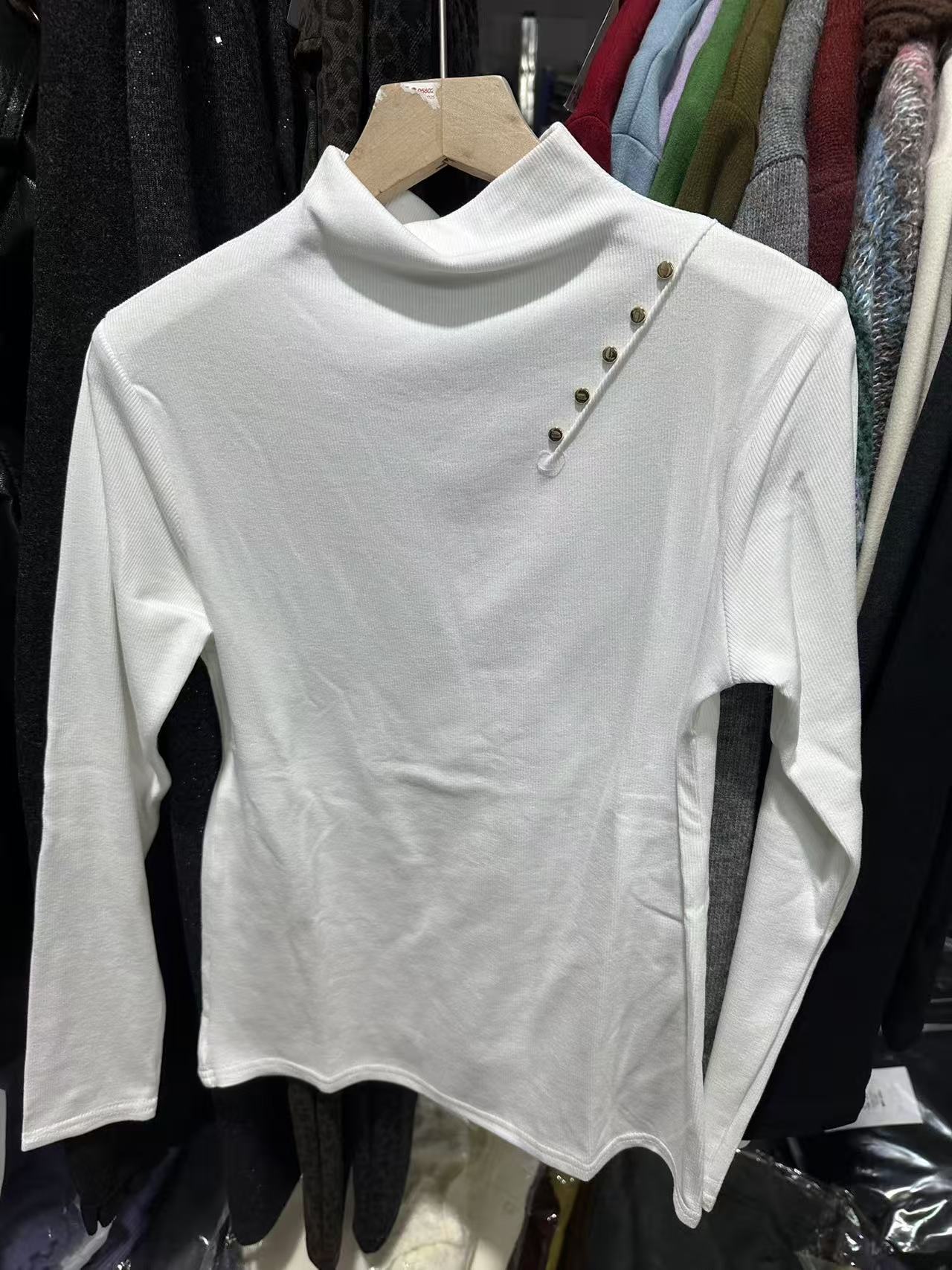 新款钉扣内搭打底上衣1127