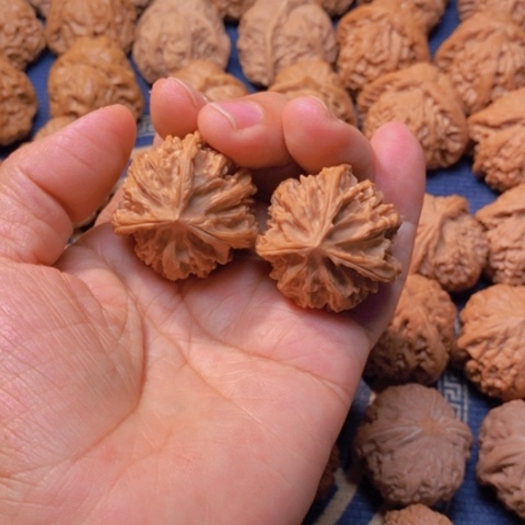 【闪购商品】吊坠文玩核桃三棱36