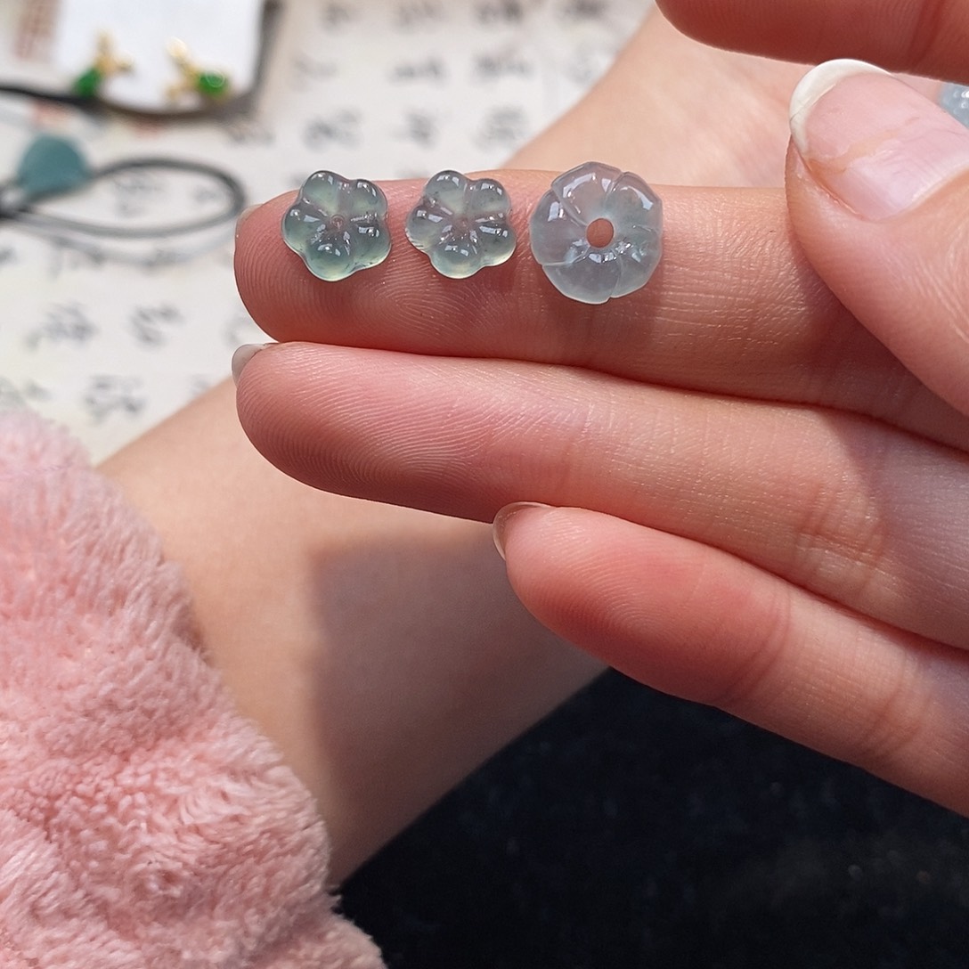 翡翠颈饰未镶嵌菲****?天然翡翠