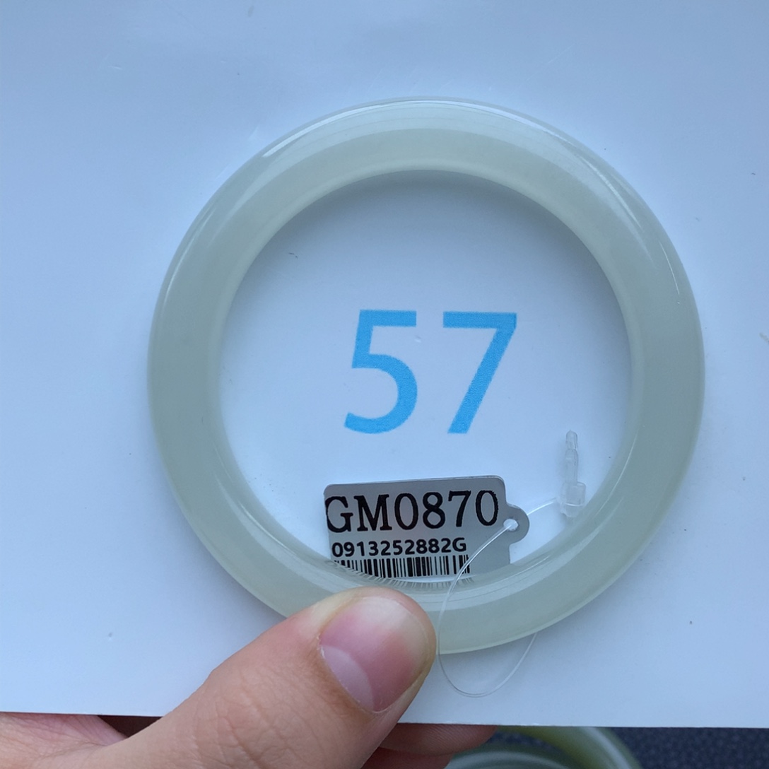 和田玉手镯未镶嵌小*包