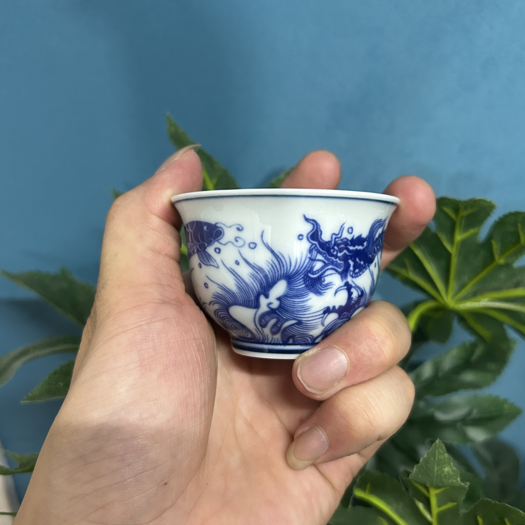 景德镇青花釉下彩鱼化龙主人杯