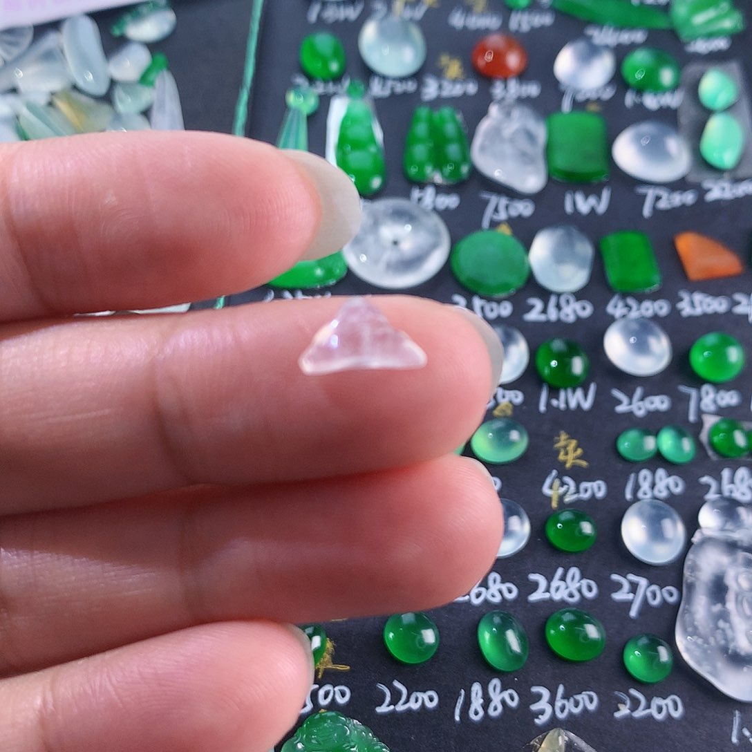 【闪购商品】翡翠颈饰未镶嵌天然翡翠高冰高山