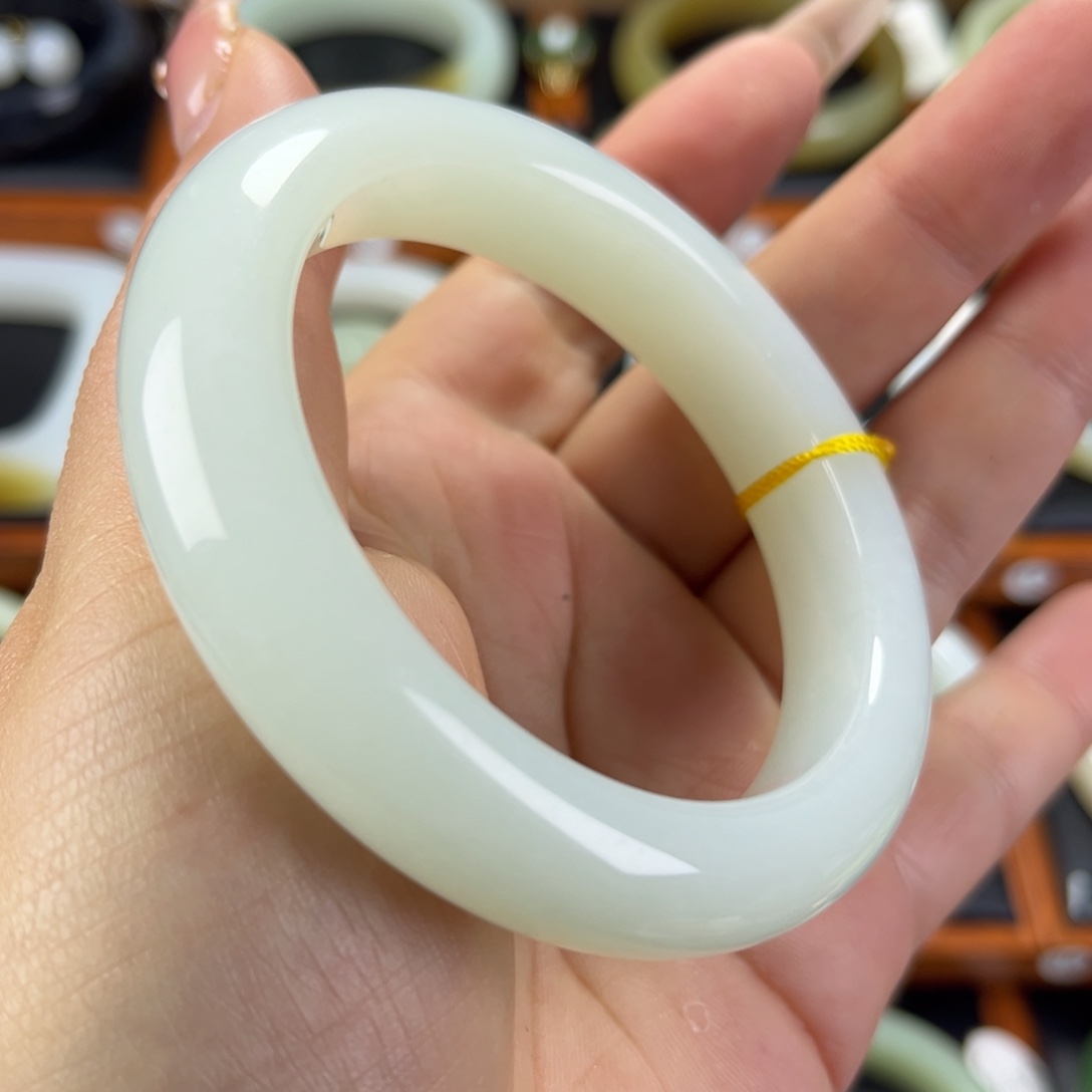 和田玉手镯未镶嵌57.58