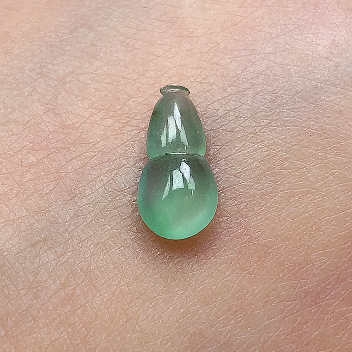 翡翠未镶嵌颈饰葫芦戒面