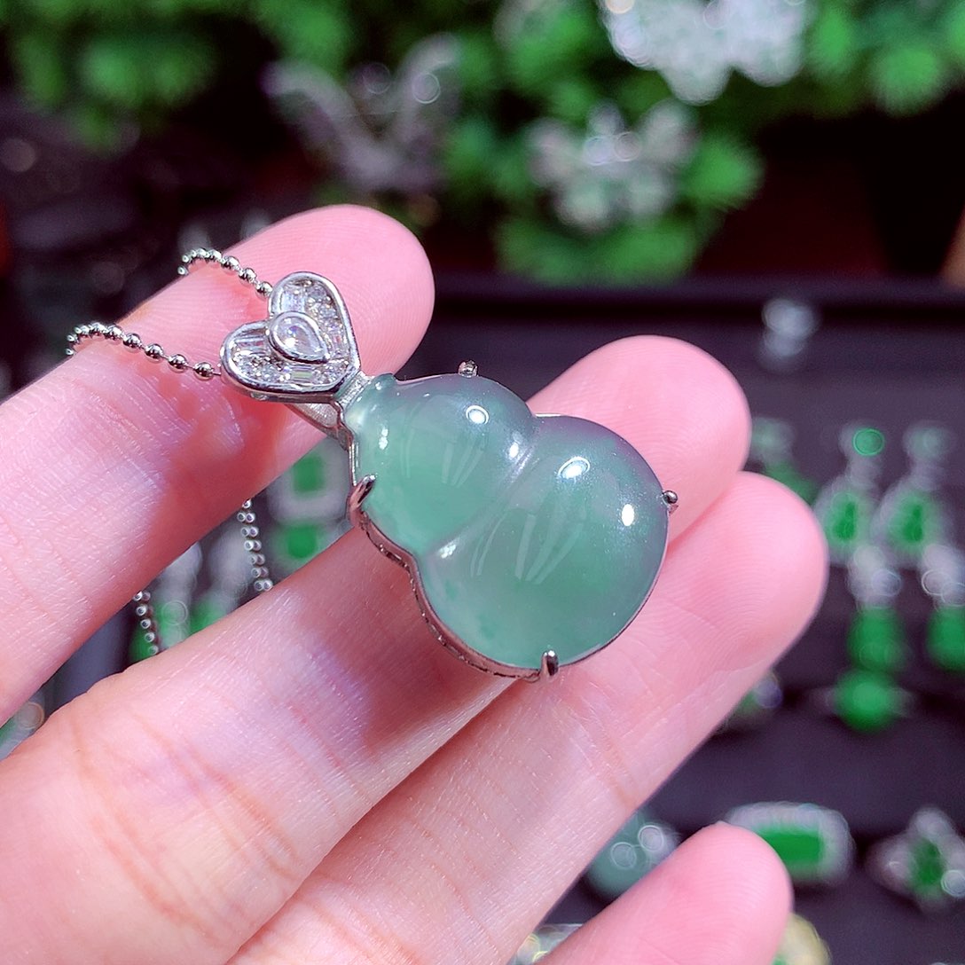 颈饰未镶嵌翡翠天然