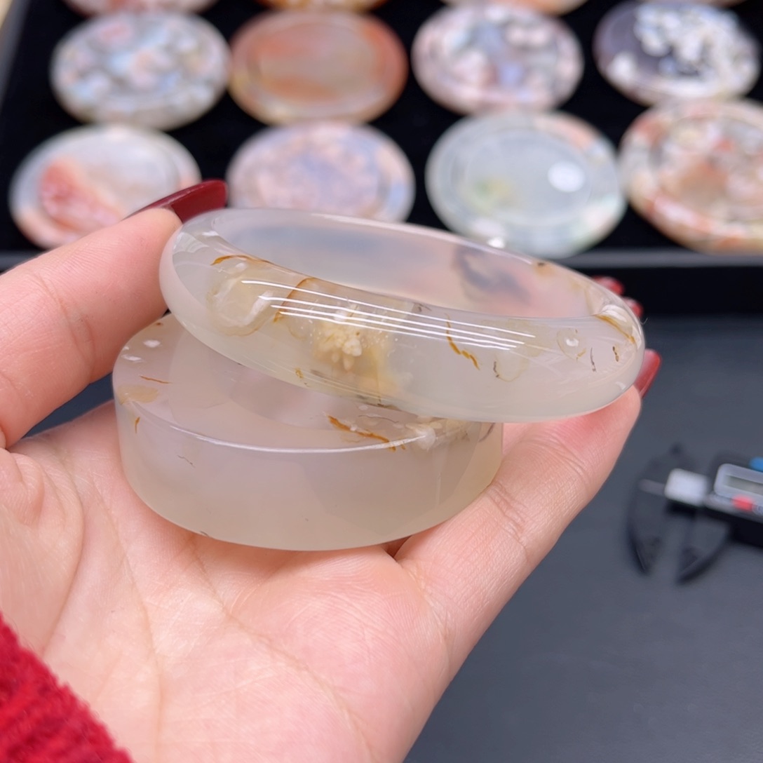 玛瑙/玉髓手镯未镶嵌58