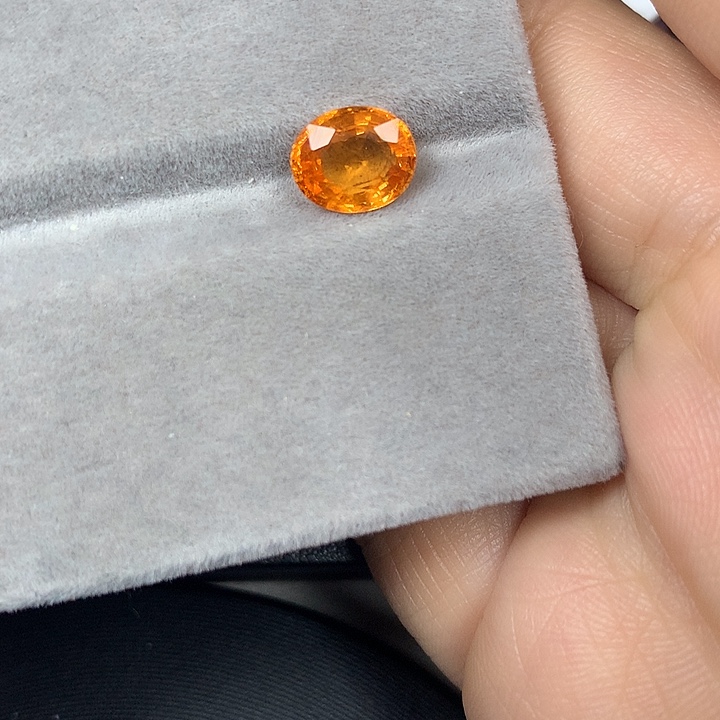 石榴石未镶嵌裸石2.85ct芬达石