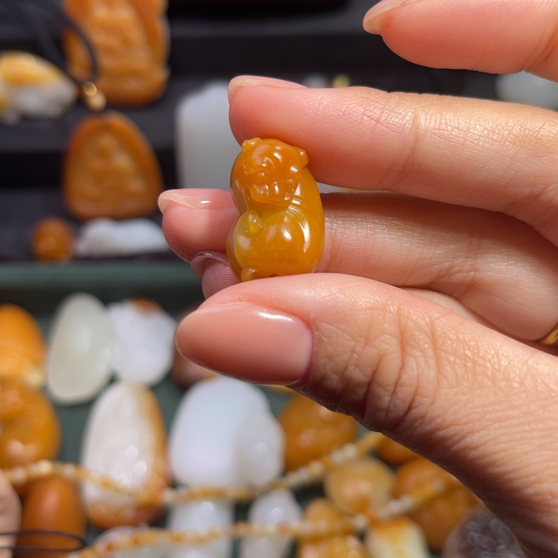 和田玉颈饰未镶嵌紫***?