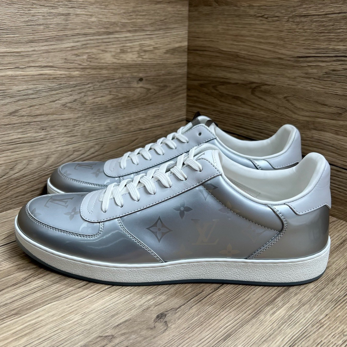 99新 LouisVuitton/路易威登 Rivoli 银色满印板鞋 44码