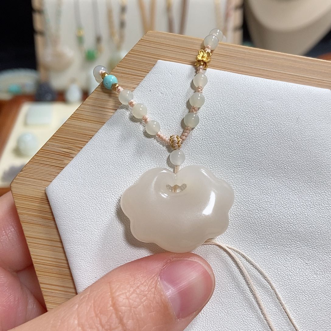 和田玉颈饰未镶嵌