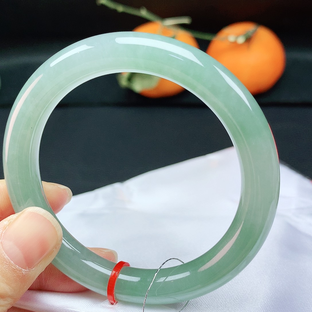 翡翠手镯未镶嵌54圈