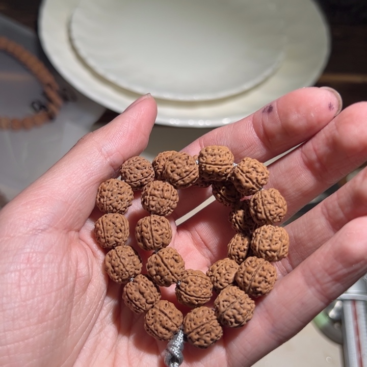 金刚菩提吊坠933黄金季节近近景近景姐姐