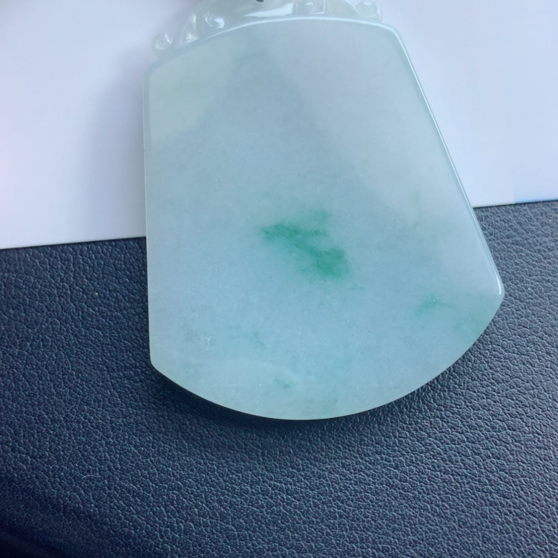 翡翠颈饰未镶嵌无事牌