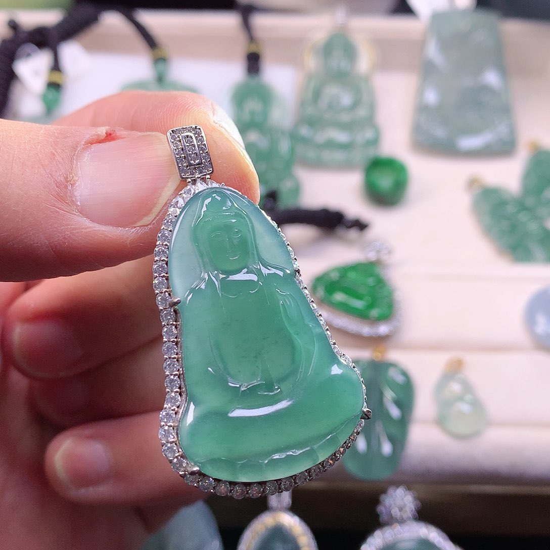 翡翠颈饰银S925镶嵌翡翠