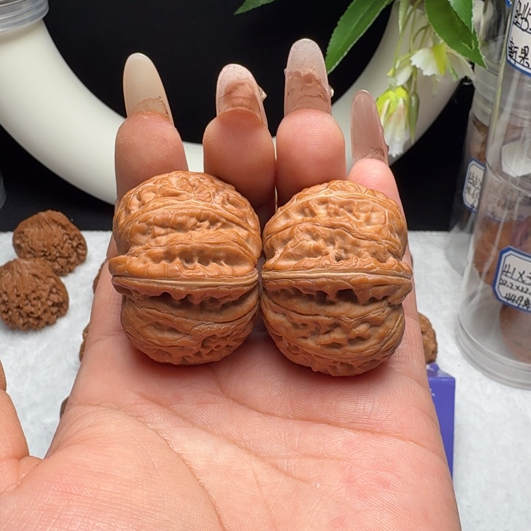 K***！文玩核桃把件全品山地无药红皮元宝41克重43