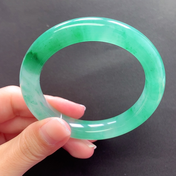 未镶嵌手镯石英质玉