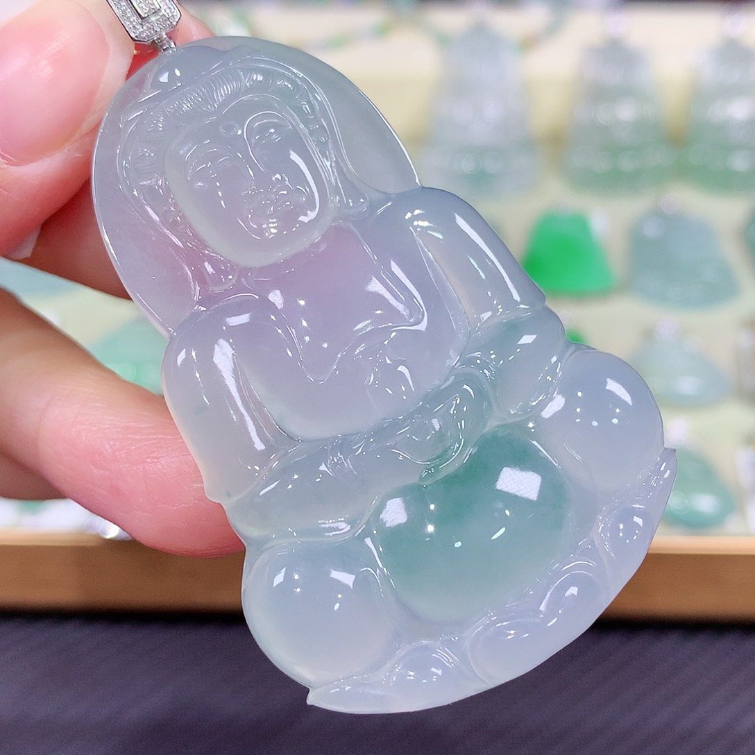 翡翠18K金镶嵌颈饰观音