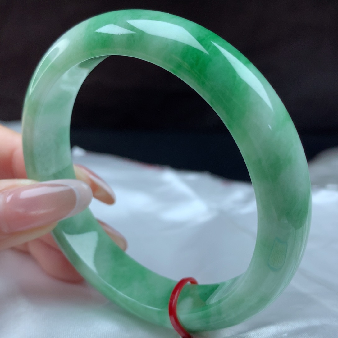 翡翠手镯未镶嵌依*89080，