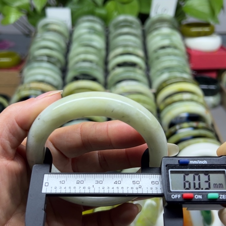 蛇纹石玉未镶嵌手镯88