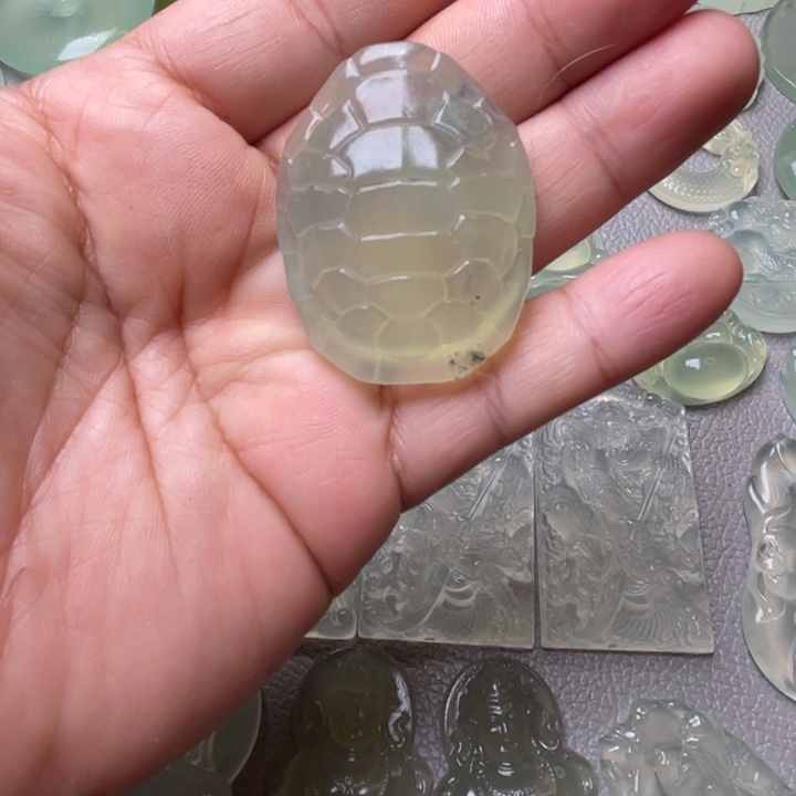 岫玉吊坠(赠链)未镶嵌