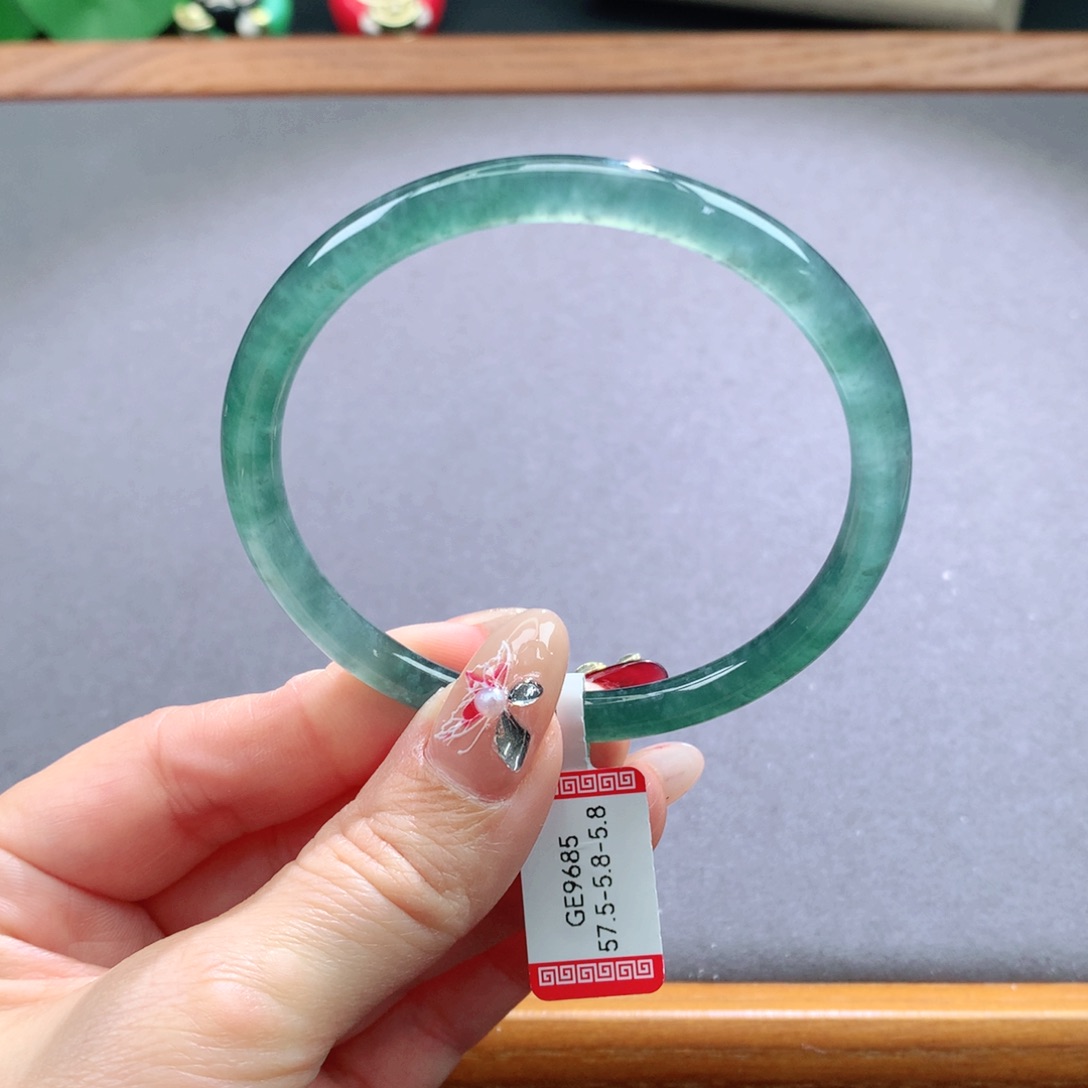 翡翠手镯未镶嵌天然翡翠手镯叮当手镯