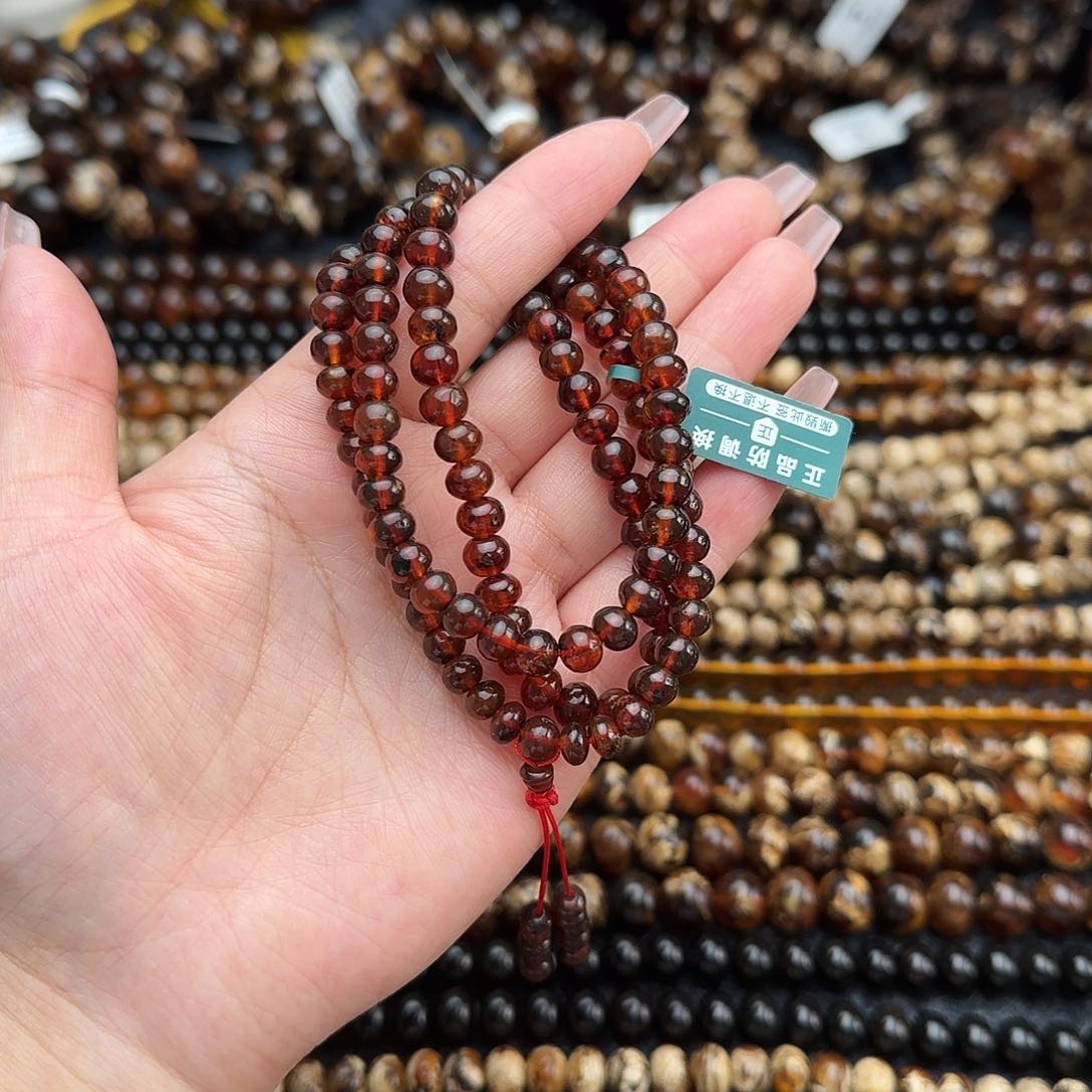 未镶嵌琥珀颈饰抚顺琥珀