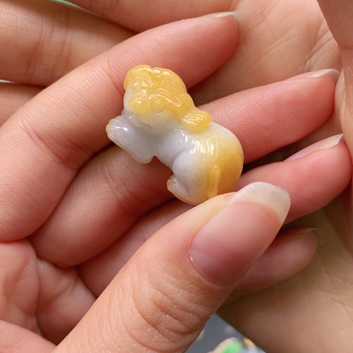 翡翠颈饰未镶嵌吊坠