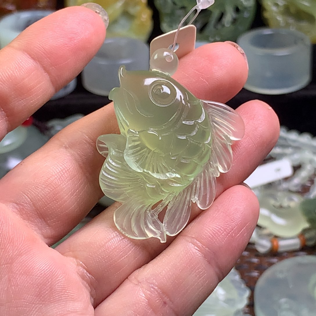 蛇纹石玉未镶嵌颈饰失**命