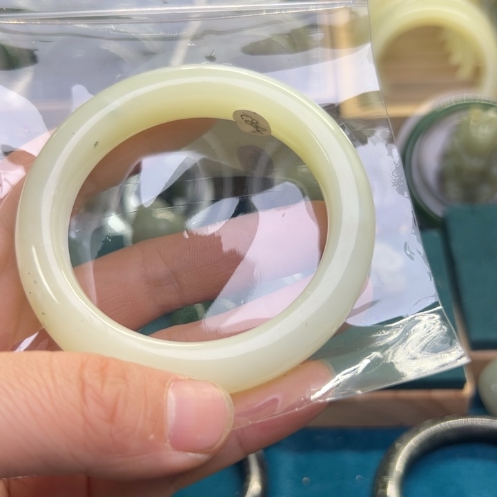 和田玉手镯未镶嵌蛋***?56.9圈围6082