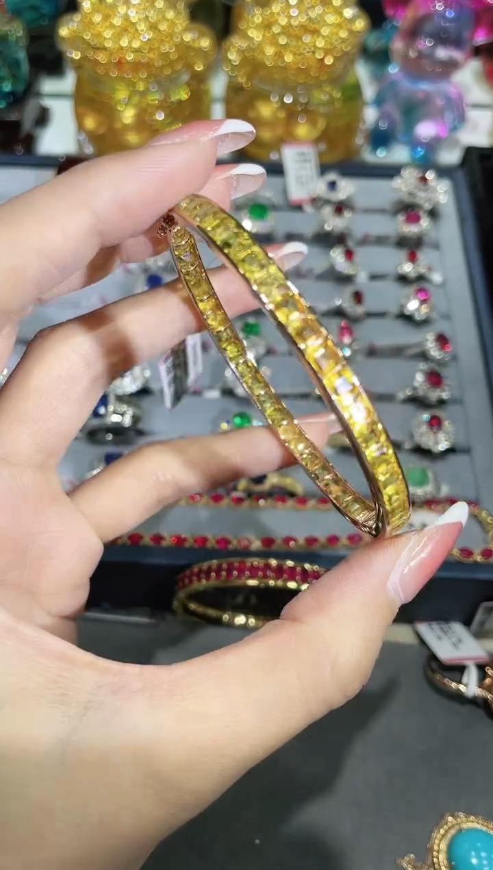 18K金镶嵌天然彩色蓝宝石手镯满圈款（黄色蓝宝石）