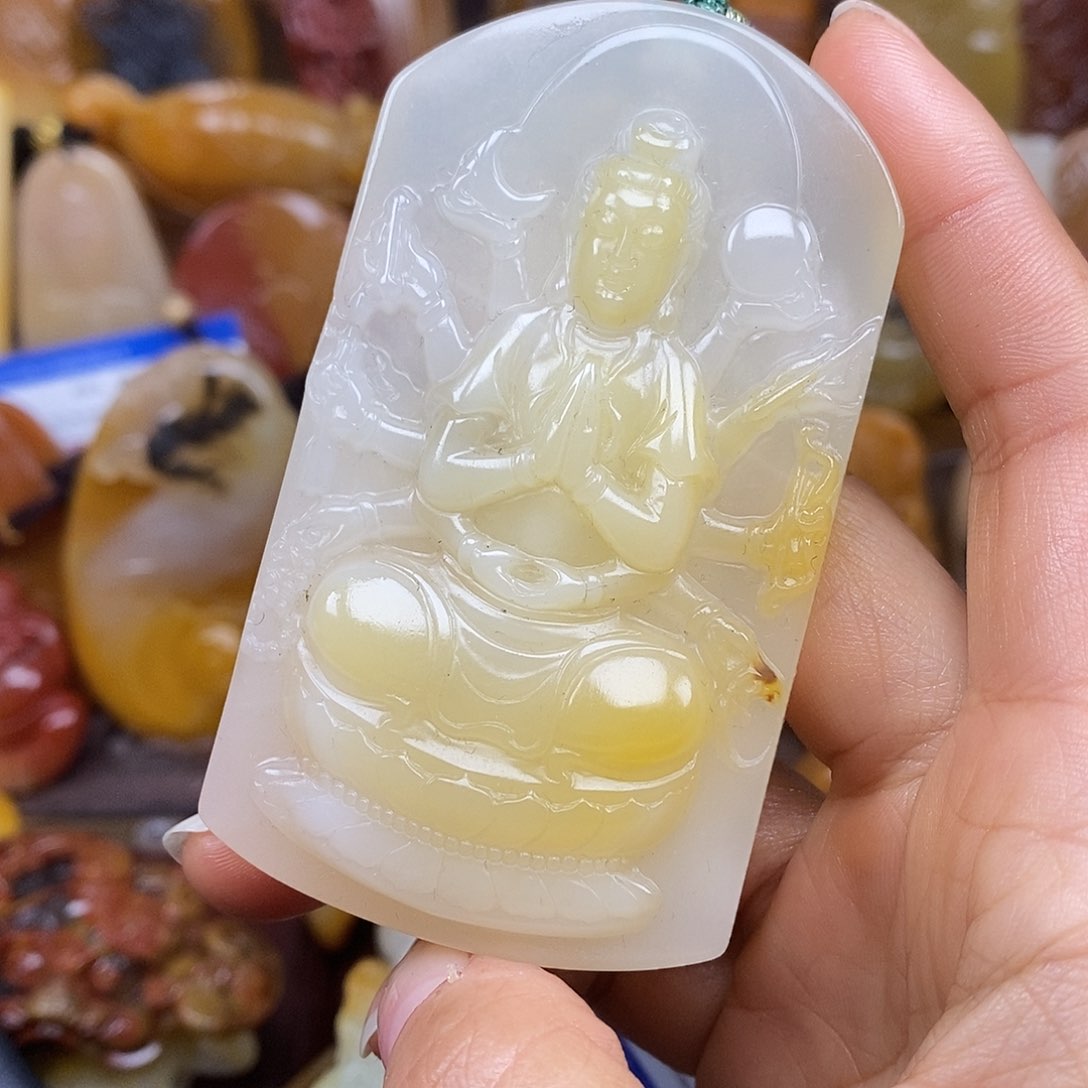 石英质玉（黄龙玉）颈饰未镶嵌