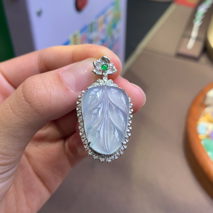 翡翠18K金镶嵌颈饰翡翠